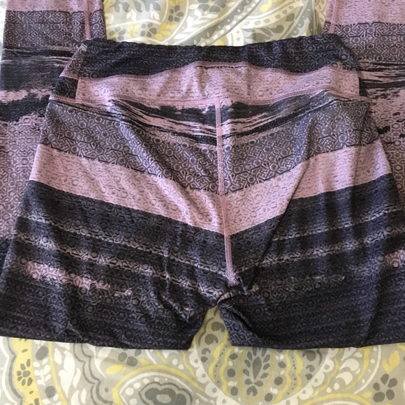 Lucy Workout Leggings - Picture 2 of 3